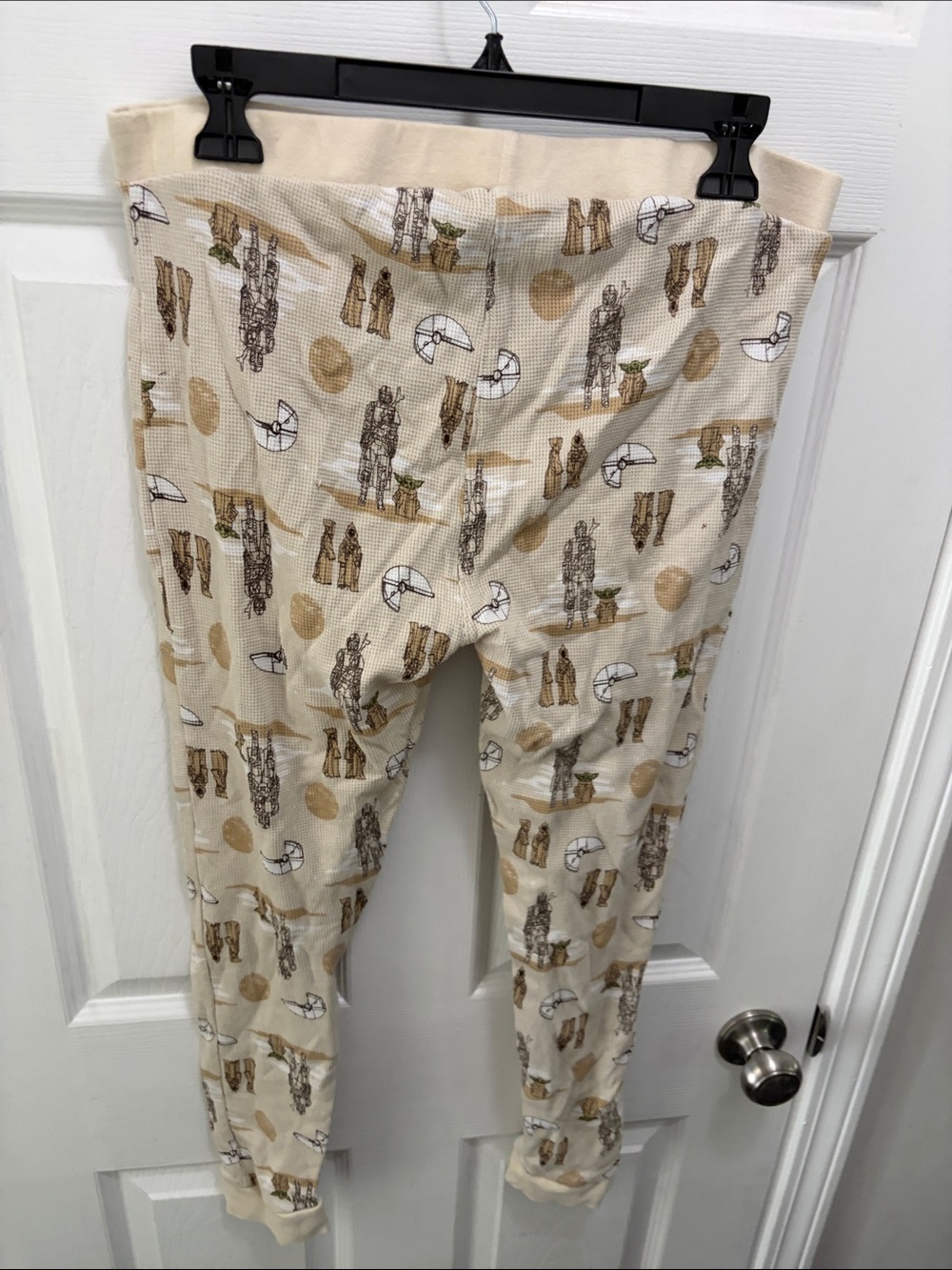 Star Wars The Mandalorian Raglan pajama set in White and Sage Green - Picture 4 of 4